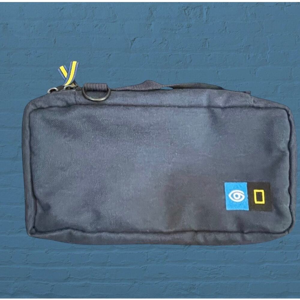 National Geographic Hanging Travel Pouch Black Tech Utility Charger Cord Bag